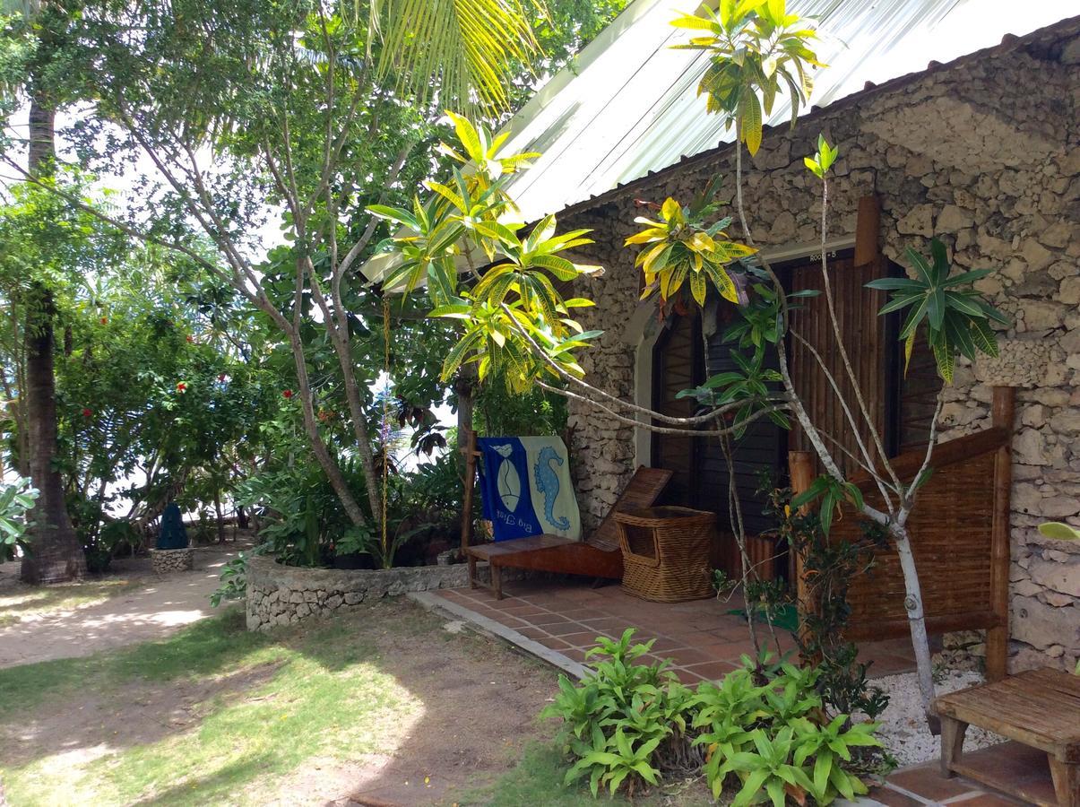 Ravenala Beach Bungalows Moalboal Exterior foto